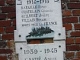 le monument aux morts adossé sur l'église