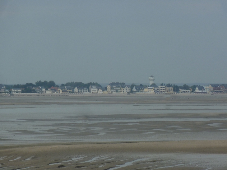 La ville vue de Saint Valery sur Somme  de l'autre côté de la baie - Le Crotoy