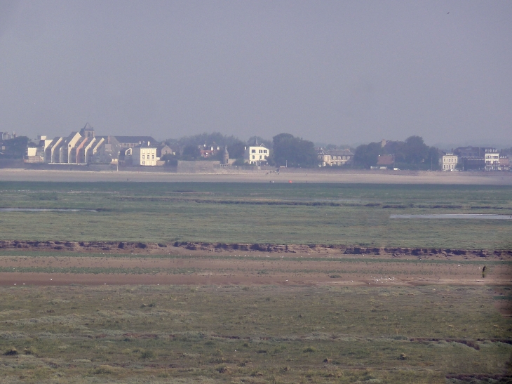 La ville vue de Saint Valery sur Somme  de l'autre côté de la baie - Le Crotoy