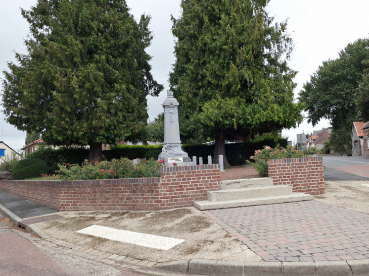 Le monument aux morts - Licourt