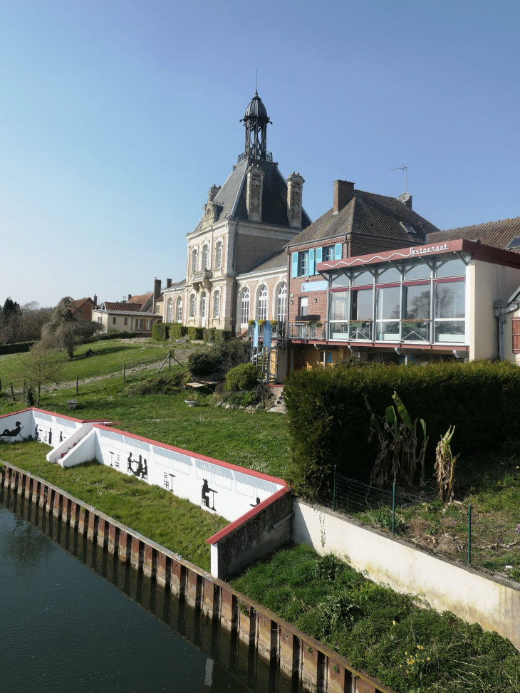 La Somme derrière l'hôtel de ville  - Long