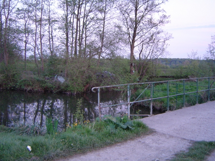 Pont de briques - Mareuil-Caubert