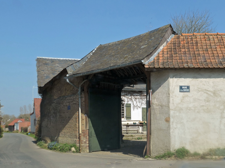 Entrée de ferme - Mons-Boubert