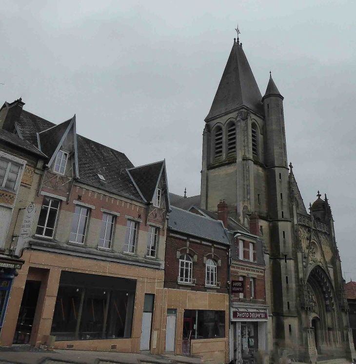 L'église du Saint Sépulcre dans la rue Parmentier - Montdidier