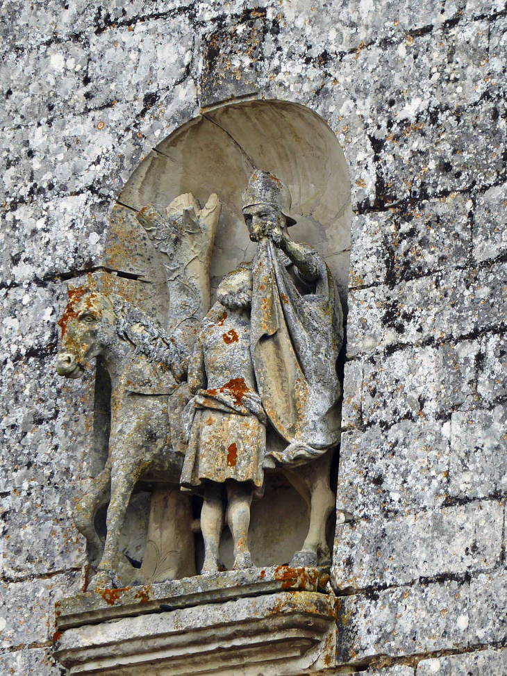 Statue de Saint Martin sur le façade de l'église - Moyencourt-lès-Poix