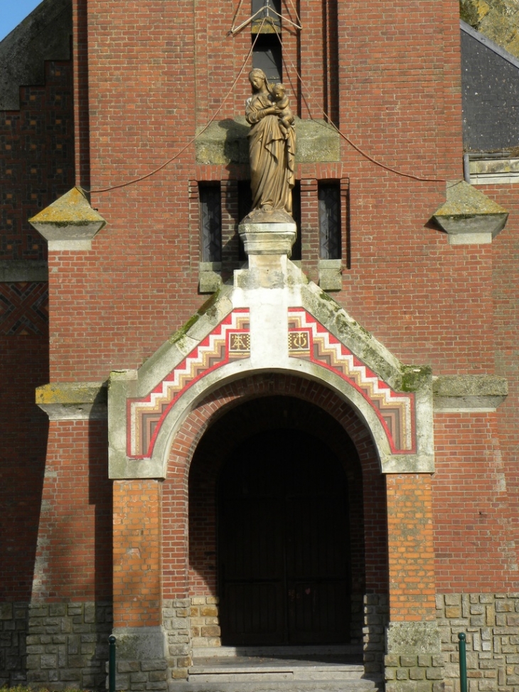 Le parvis de l'église - Nurlu