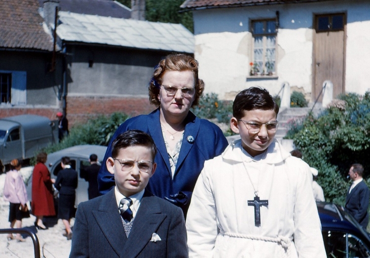 Pernois, mai 1959. Photo prise près de l'Eglise