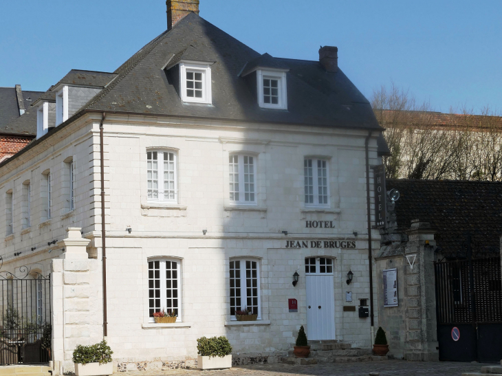 Maison sur la place de l'abbatiale - Saint-Riquier