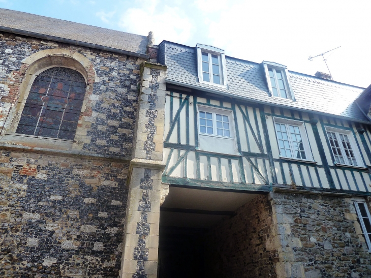 Passage derrière l'église - Saint-Valery-sur-Somme