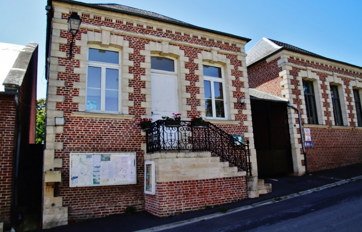 La Mairie - Suzanne