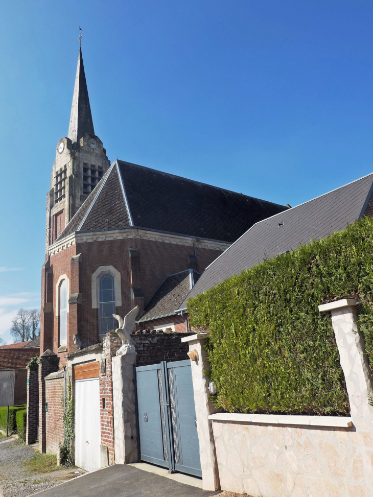 Vers l'église - Templeux-la-Fosse