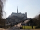 Depuis le parc Saint Pierre , le pont Samarobriva et derrière La cathédrale notre Dame d'Amiens