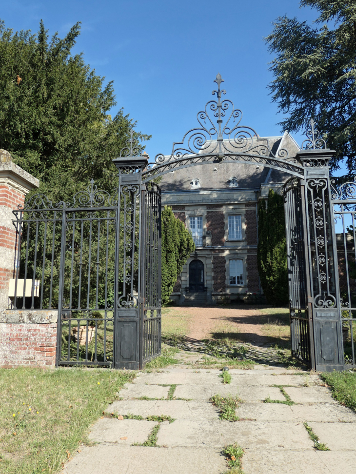 Belle demeure dans le village - Verpillières