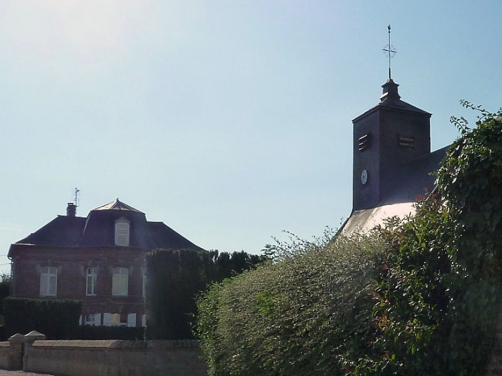 L'église et la mairie - Vron