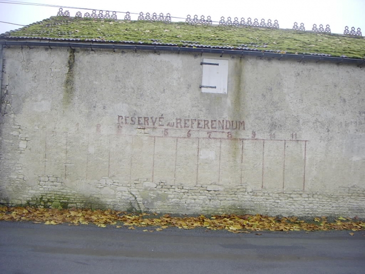 ANCIEN PANNEAU ELECTORAL - Aigrefeuille-d'Aunis