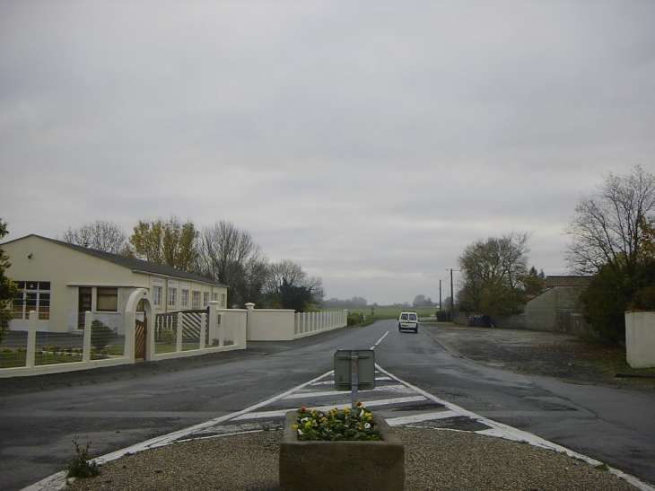 Rue de l'Aunis depuis la rue de Verdun - Aigrefeuille-d'Aunis