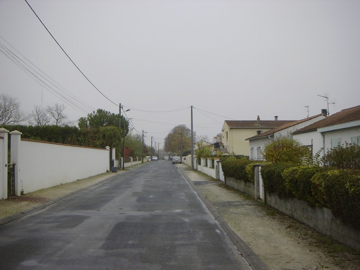 Rue de la Doue depuis la rue de Verdun - Aigrefeuille-d'Aunis