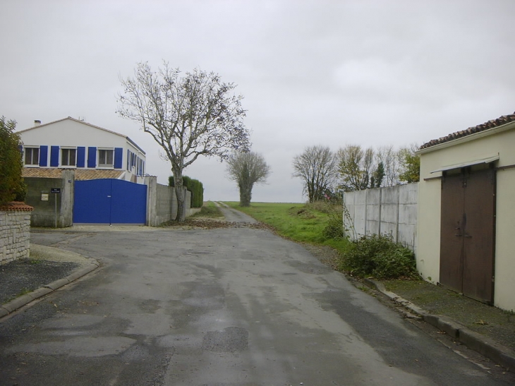 Chemin Rochelais à l'angle de la rue de la Doue - Aigrefeuille-d'Aunis