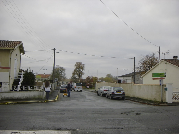 Rue de la poste depuis l'avenue des Marronniers - Aigrefeuille-d'Aunis