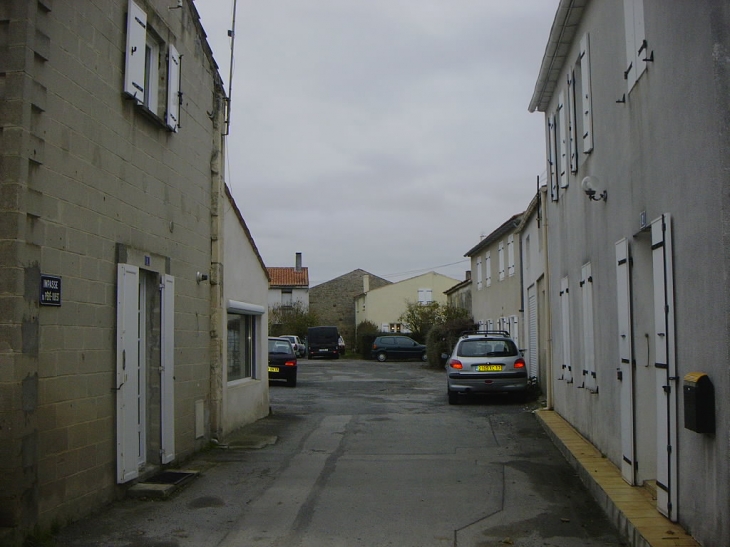 Rue Péré ouest depuis la rue de la gare - Aigrefeuille-d'Aunis