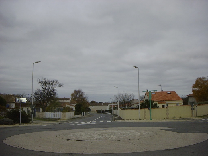 Rue du vieux fief depuis le rond point avenue des Marronniers - Aigrefeuille-d'Aunis