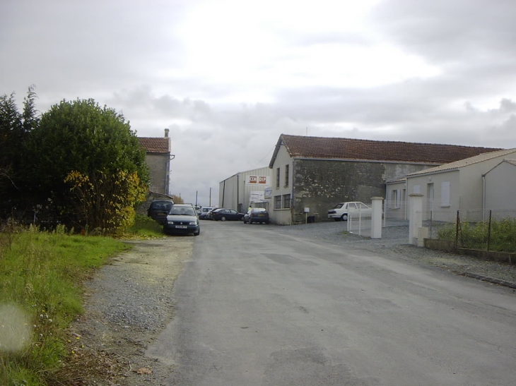 Chemin Rochelais vue depuis la rue de la gare - Aigrefeuille-d'Aunis