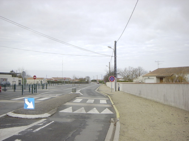 Route de saint Christophe depuis la rue du19 mars 1962 - Aigrefeuille-d'Aunis