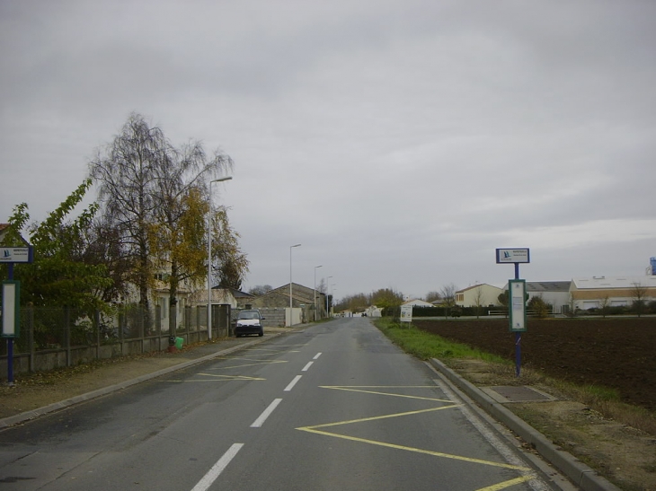 Rue de la Gare a partir de la route de Puyvineux - Aigrefeuille-d'Aunis