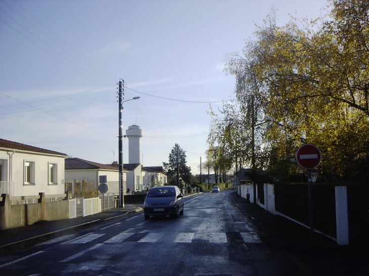 Rue des Ecoles depuis la rue d'Agrifolium - Aigrefeuille-d'Aunis