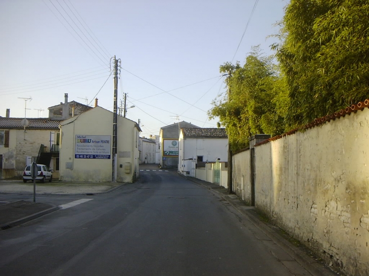 Rue de Virson depuis la place des Bouchers - Aigrefeuille-d'Aunis