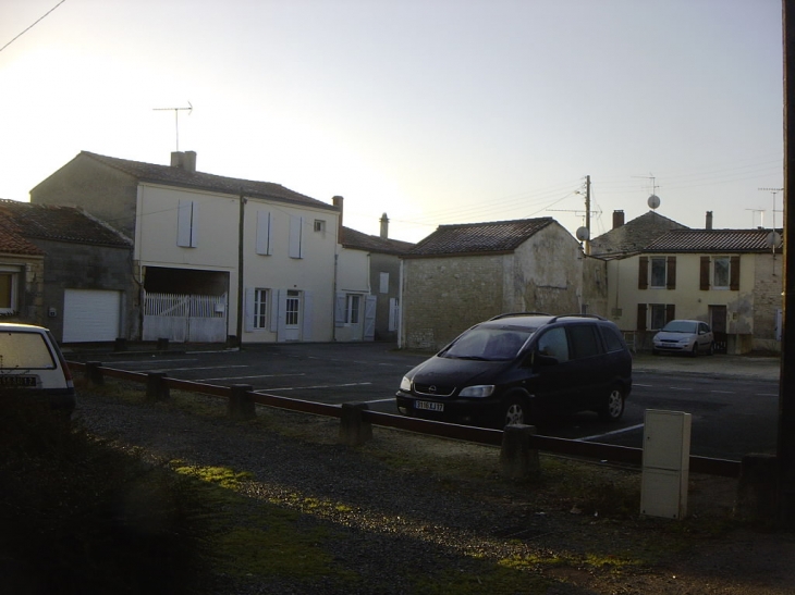 Place des Bouchers depuis la rue de Virson - Aigrefeuille-d'Aunis