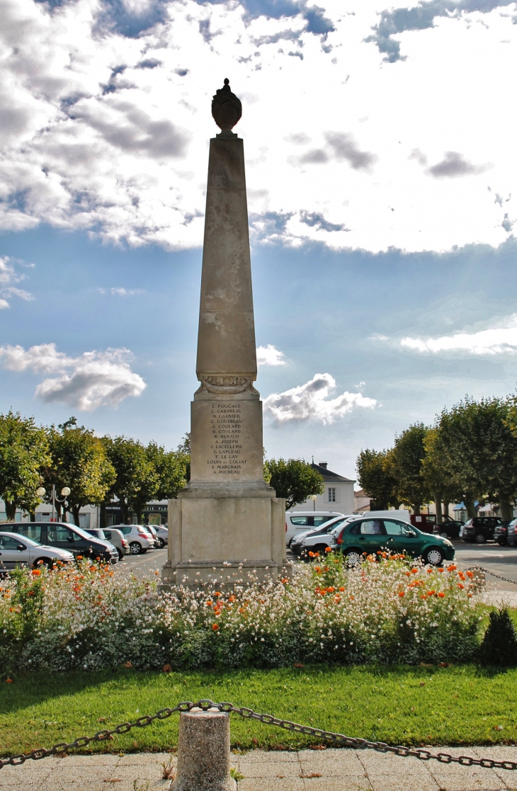 Monument aux Morts - Aigrefeuille-d'Aunis