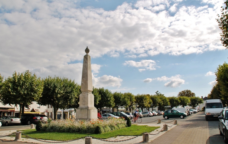 Monument aux Morts - Aigrefeuille-d'Aunis