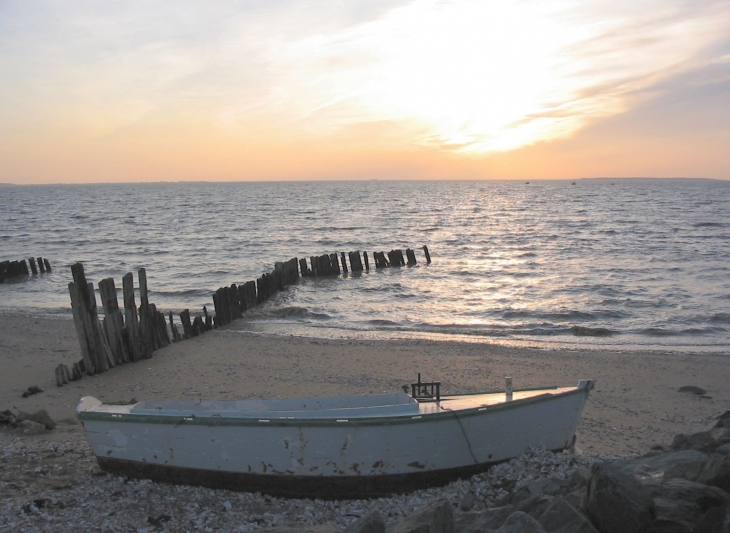 Barque de pêche aux Bouchôleurs - Châtelaillon-Plage