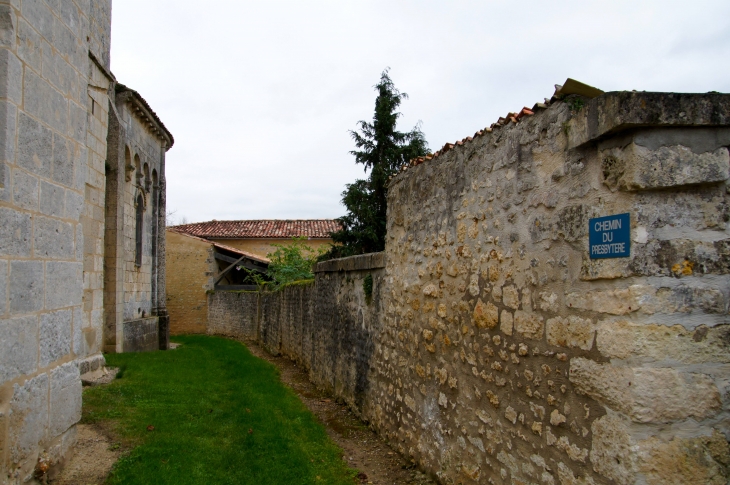 Le Chemin du Presbytère. - Clion