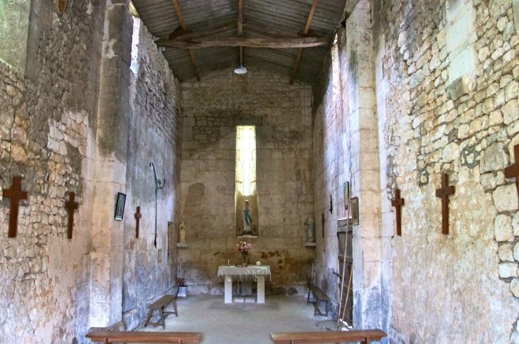 La Nef vers le Choeur de la Chapelle Saint Paul. - Clion