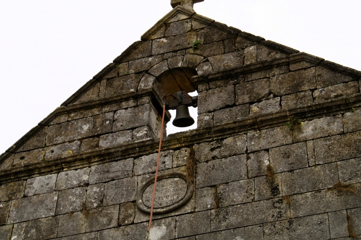 Fronton occidentale de la chapelle Saint Louis. - Clion