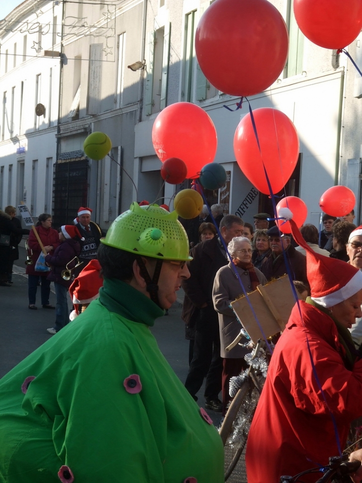 Parade de Noel Alien - Cozes