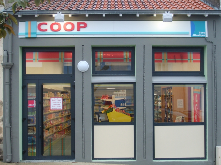 Ouverture d'une superette COOP au centre du village - Croix-Chapeau