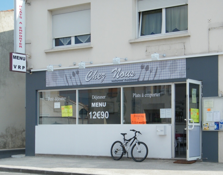 Façade du resto chez nous - Croix-Chapeau