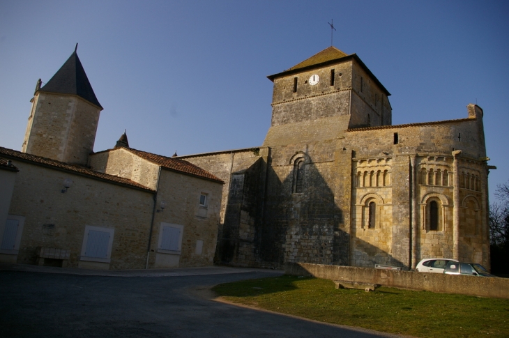 Autre vue de l'Eglise - Écoyeux