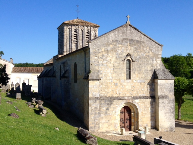 Le cimetière autour de l'église XIIIème. - Floirac