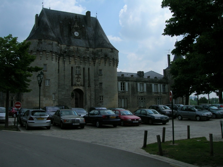 LE CHATEAU - Jonzac