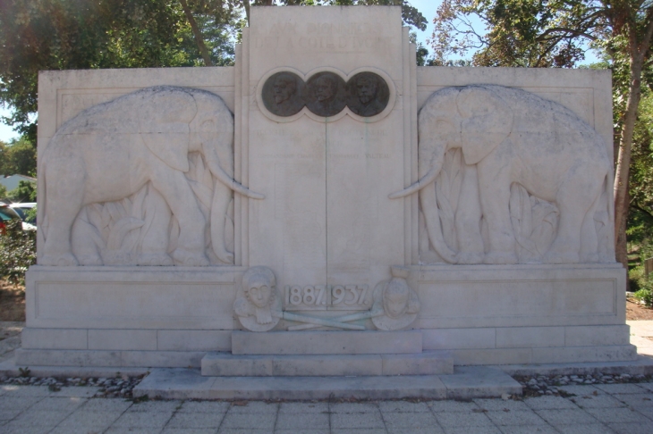 Hommage aux trois pionniers de la Côte d'Ivoire - La Rochelle