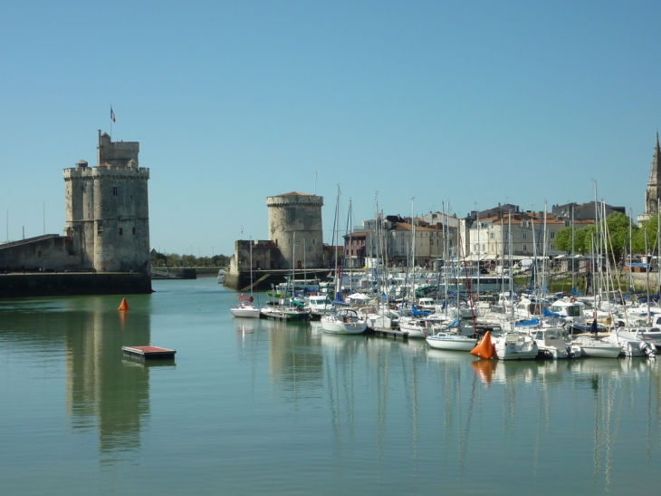 Photo à La Rochelle (17000)  Le port de La Rochelle, 63068 Communes.com
