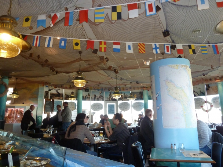 Le restaurant du port de pêche. - La Rochelle