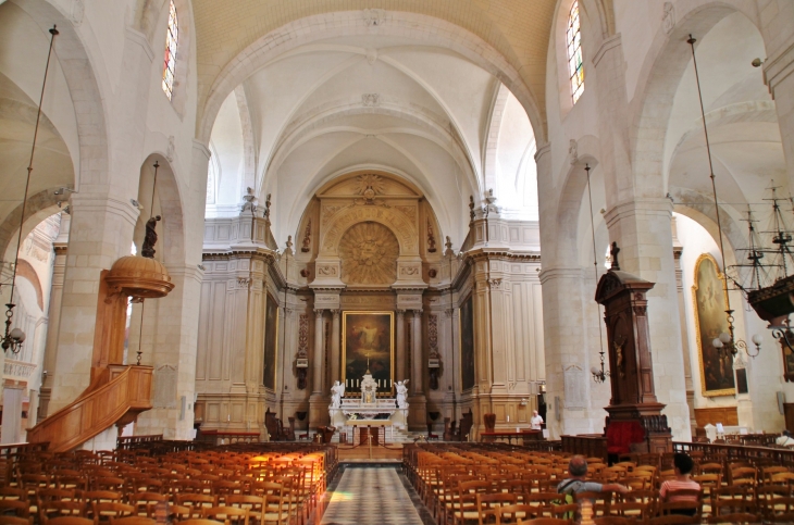  .église Saint-Sauveur - La Rochelle