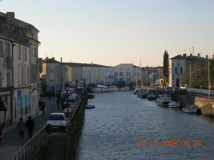 Vue du pont l'ecluse du carreau d'or - Marans