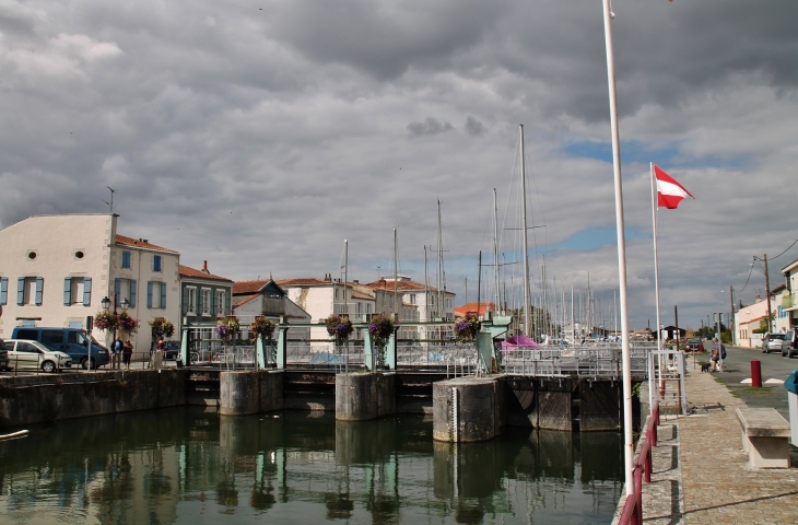 Port de Plaisance ( écluse ) - Marans