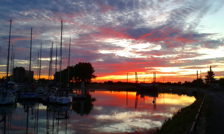 Coucher de soleil sur le Port Credit photo D. GOGUET - Marans